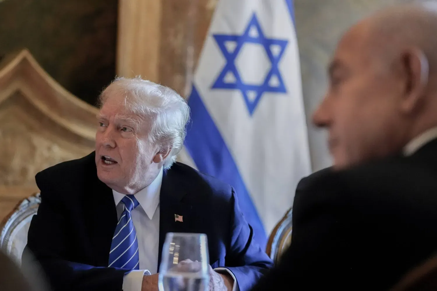 Trump, İsrail Başbakanı Benjamin Netanyahu ile Mar-a-Lago, Florida'daki konutunda görüştü, 26 Temmuz 2024 (AP)