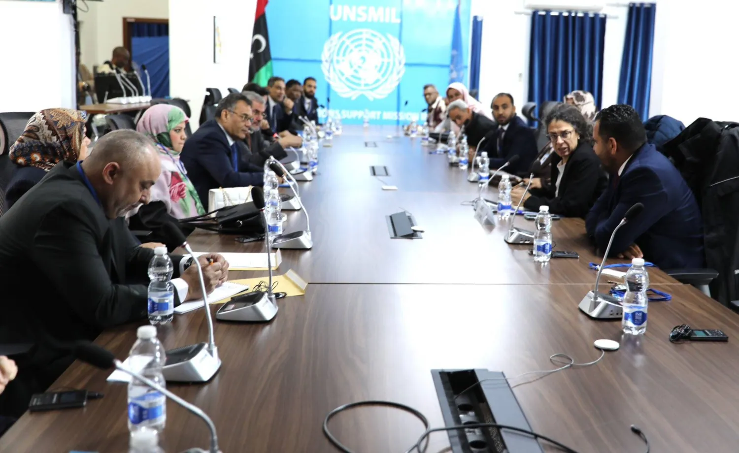 خوري في لقاء سابق بممثلي الأحزاب السياسية بليبيا (البعثة الأممية)