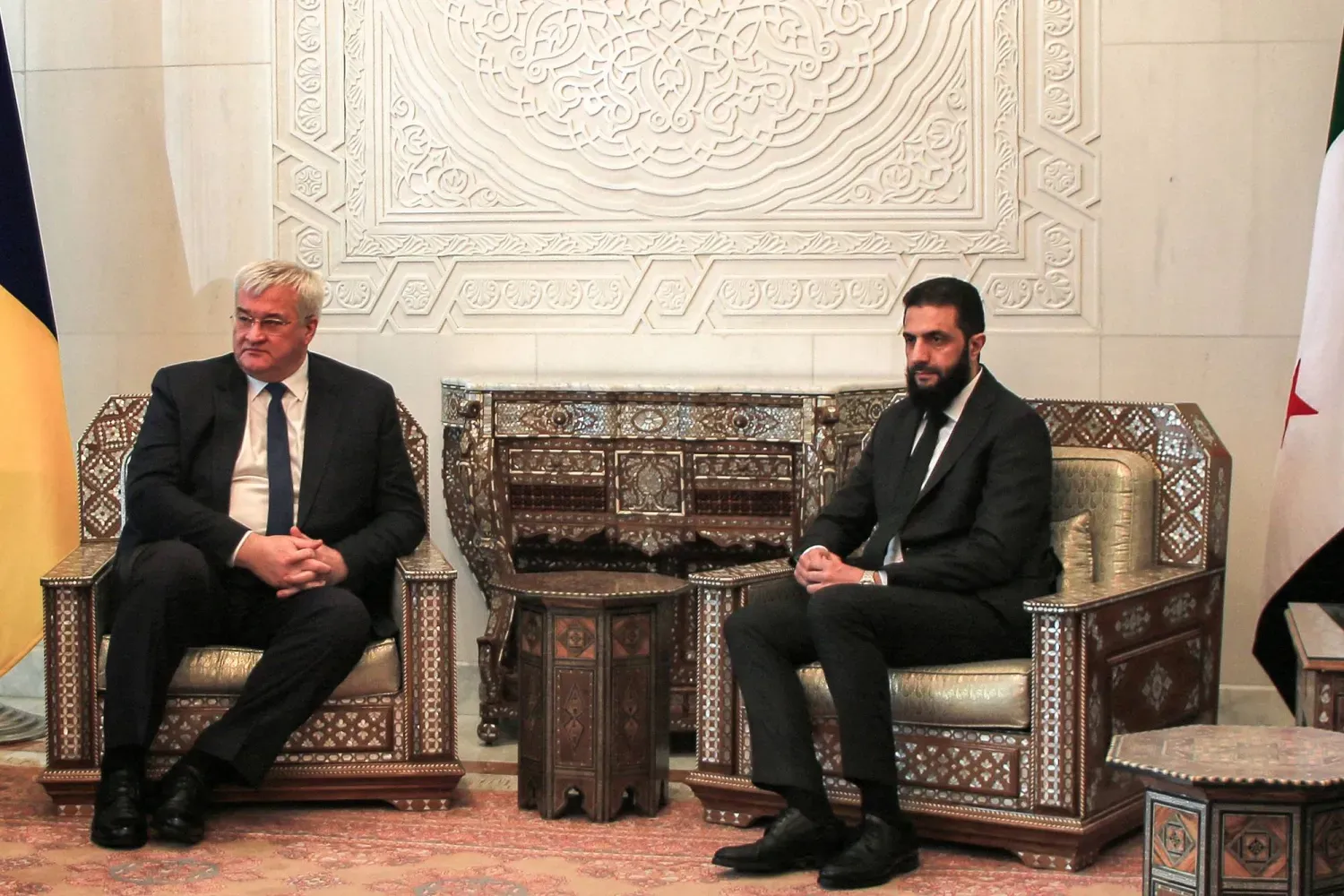 Suriye'deki yeni yönetimin lideri Ahmed eş-Şera, Ukrayna Dışişleri Bakanı Andriy Sibiga ile Şam'da bir araya geldi. (AFP)
