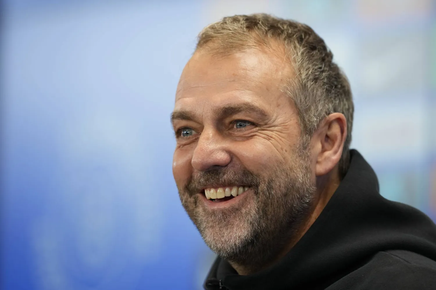 هانز فليك مدرب برشلونة (إ.ب.أ)