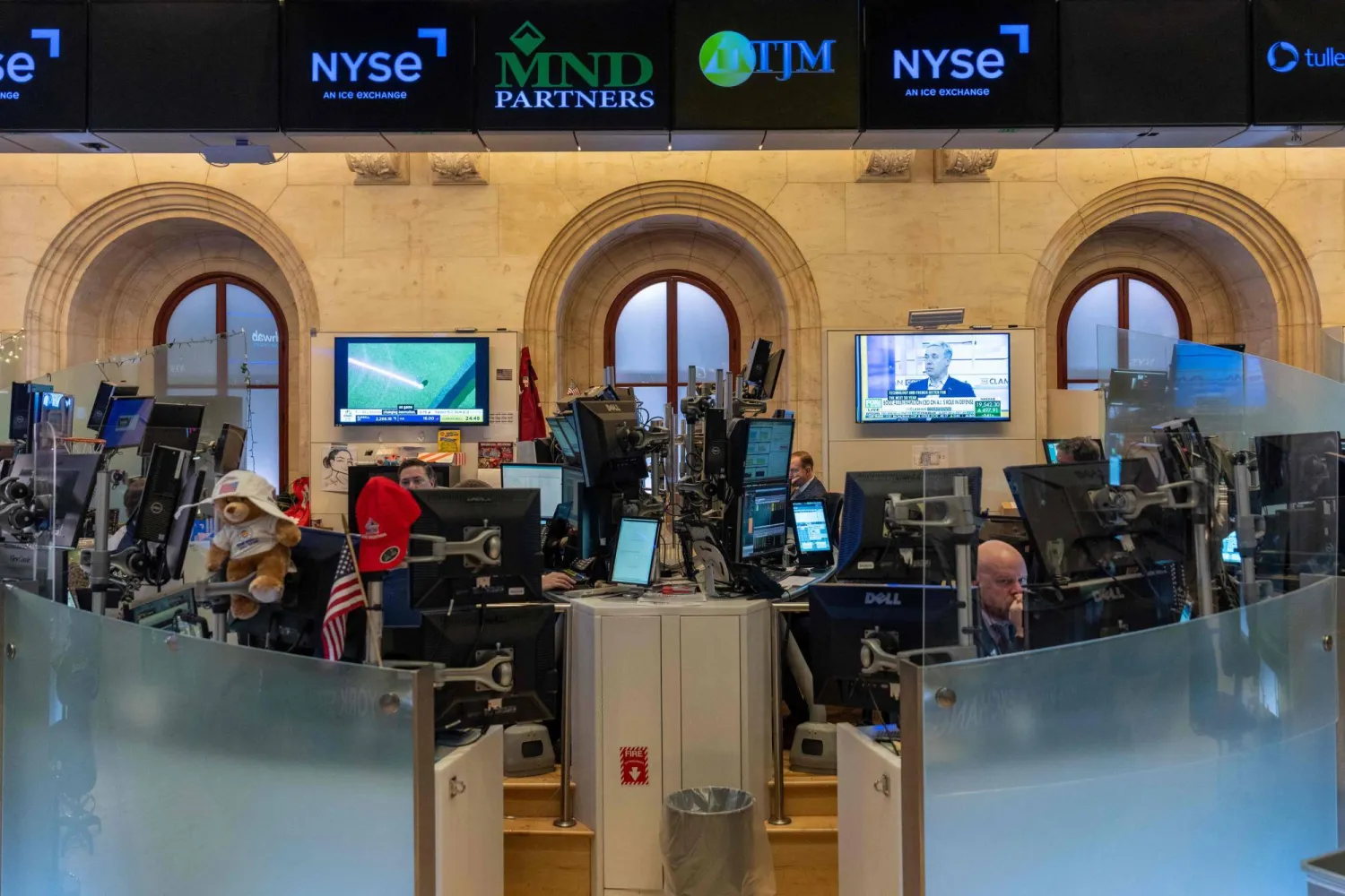 متداولون يعملون في بورصة نيويورك (أ.ف.ب)