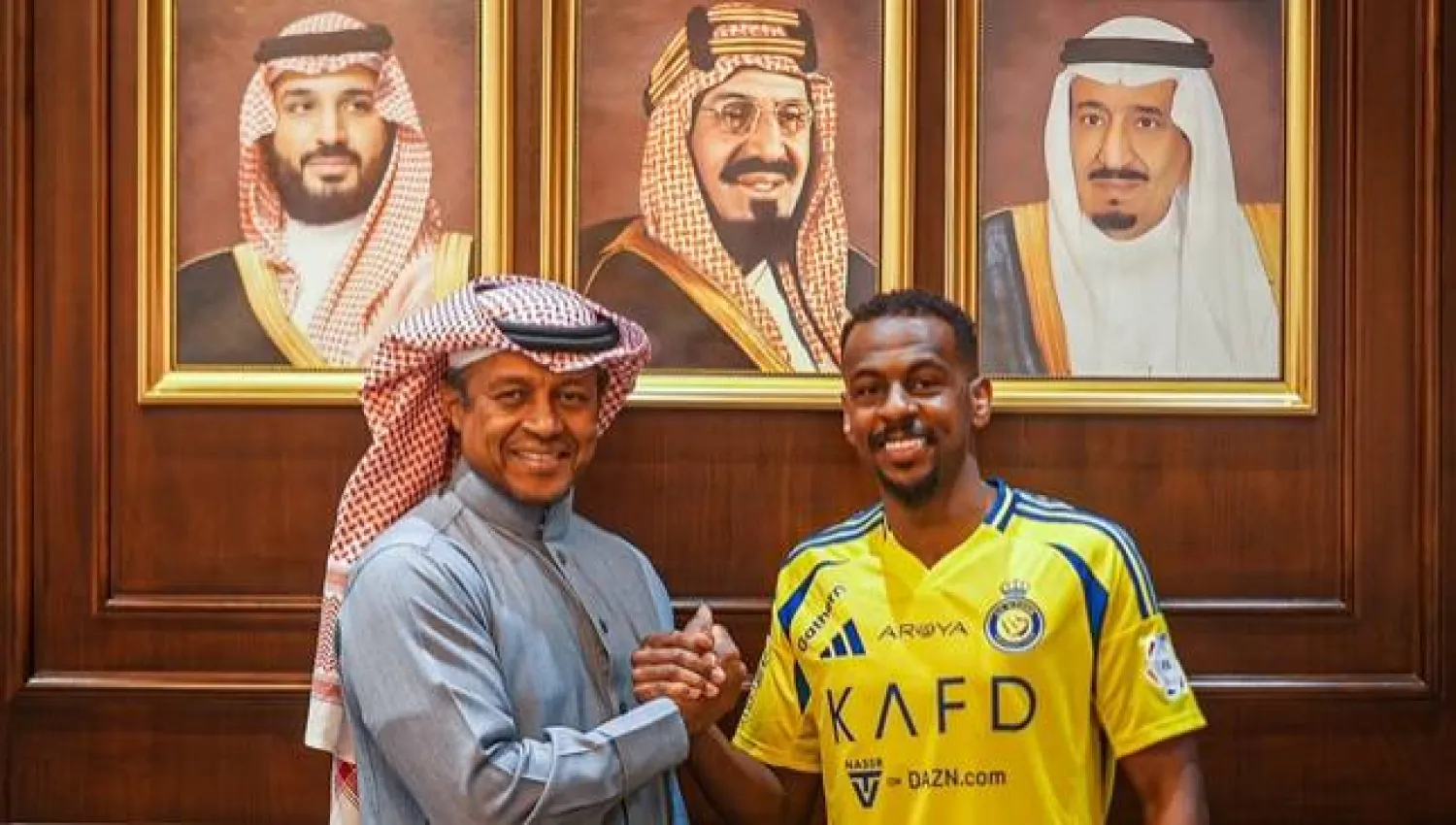 عبد الله الخيبري مدد عقده مع نادي النصر (نادي النصر)