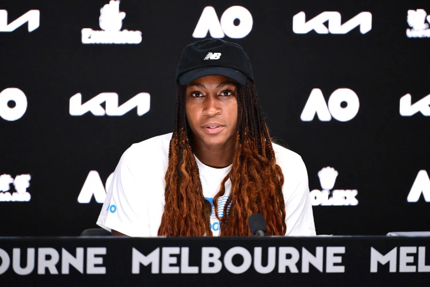 غوف خلال المؤتمر الصحافي عقب هزيمتها في ربع النهائي (أ.ف.ب)