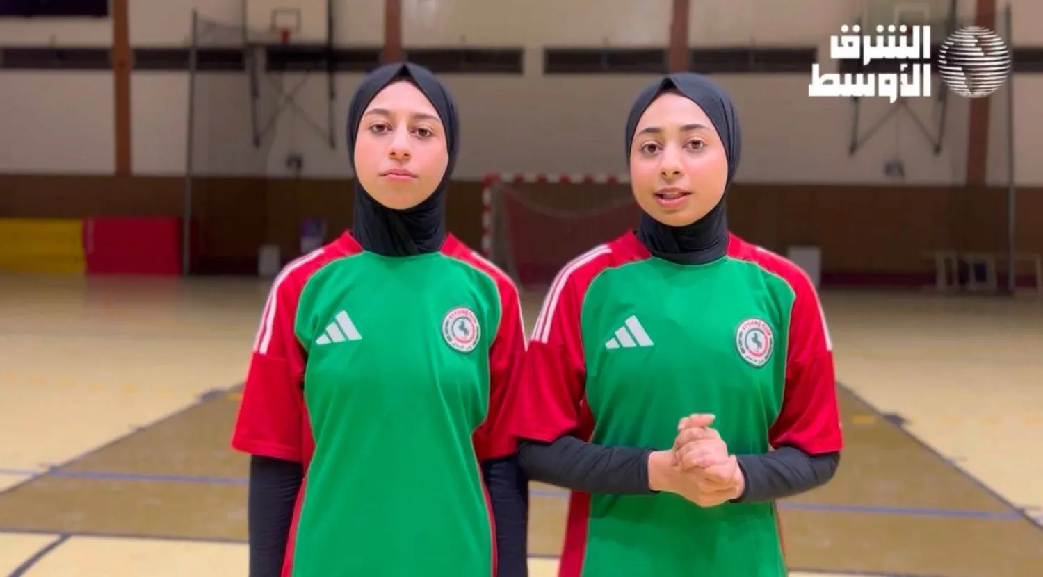 بتول وزهراء العباد لاعبتا نادي الاتفاق (الشرق الأوسط)