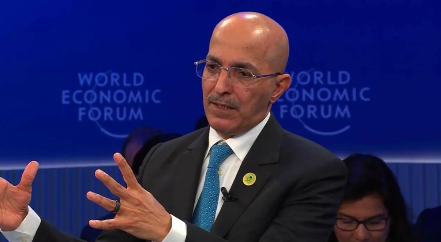 وزير المالية السعودي محمد الجدعان متحدثاً في «دافوس 2025» (الشرق الأوسط)