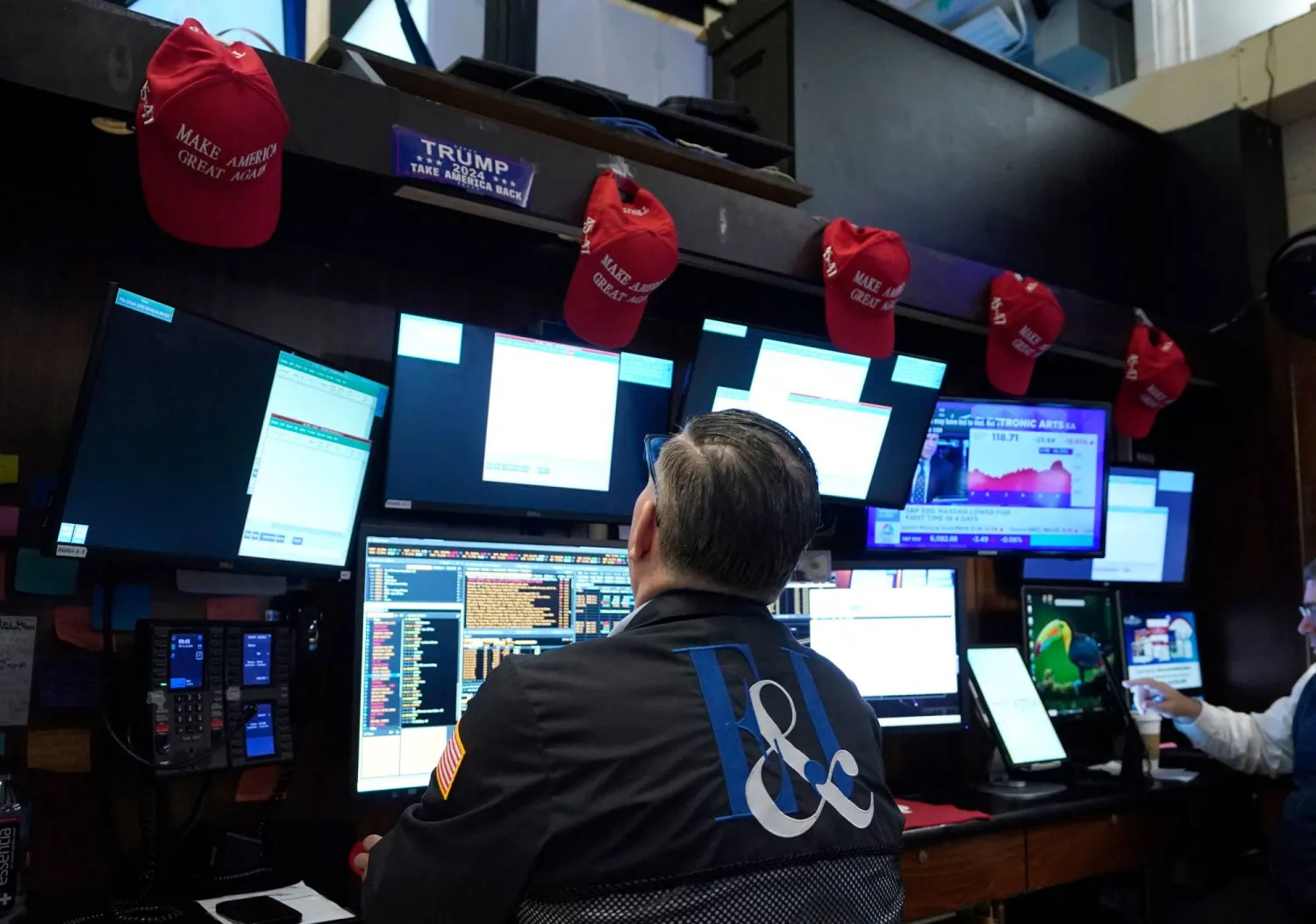 متداول يعمل في بورصة نيويورك (أ.ف.ب)