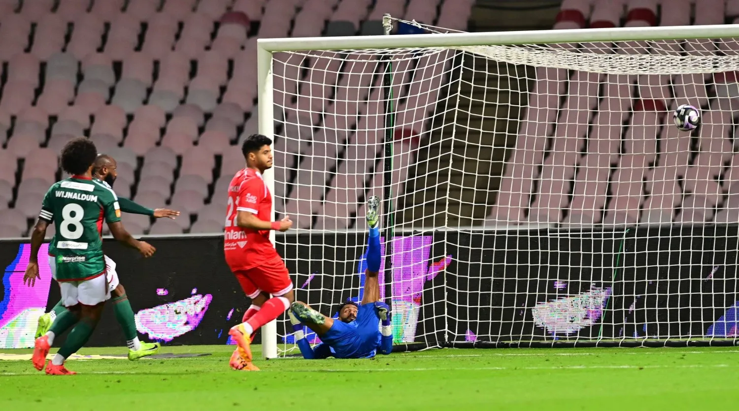 ديمبلي خلال إدراكه التعادل للاتفاق أمام الوحدة (الدوري السعودي) 