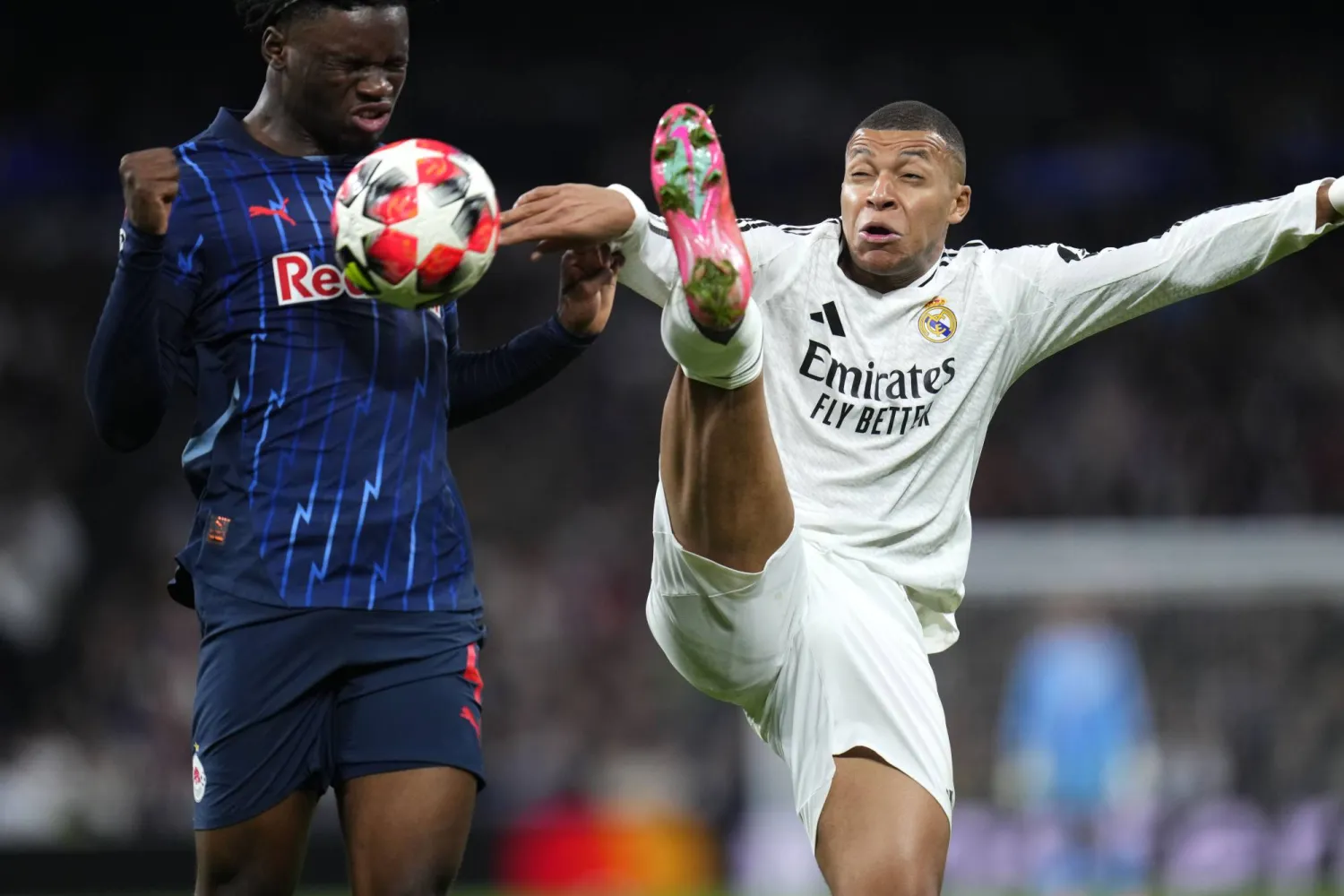 الريال قد يضطر لمواجهة ليفربول في دور الـ16 من البطولة (أ.ب)