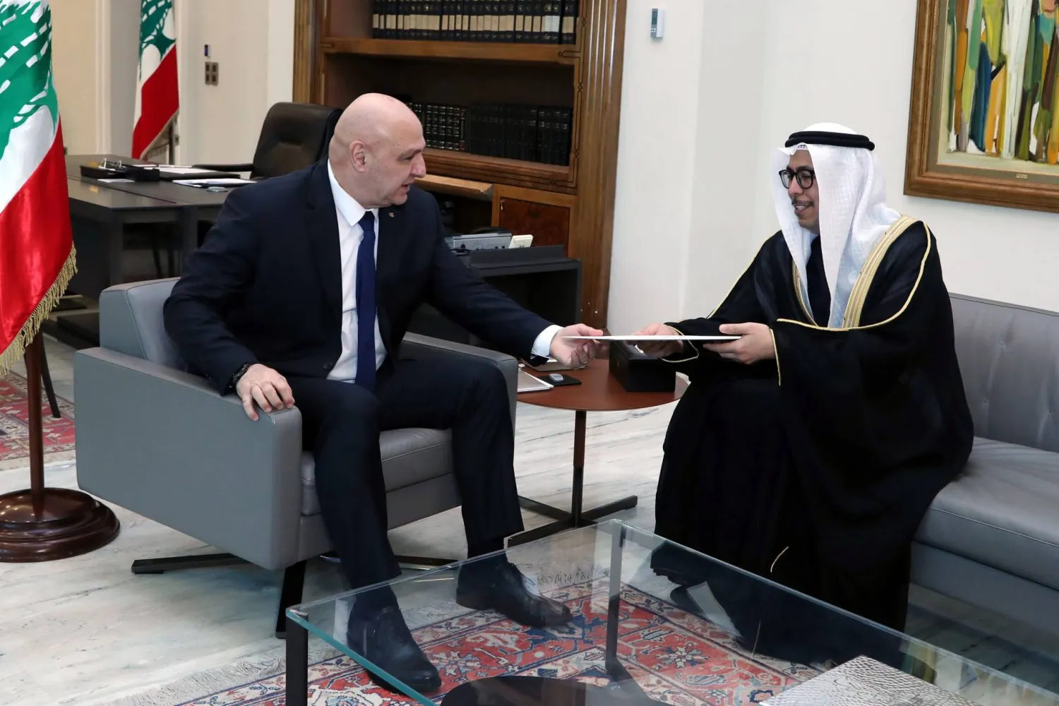 الرئيس اللبناني جوزيف عون مستقبلاً القائم بأعمال سفارة دولة الإمارات في لبنان فهد الكعبي (رئاسة الجمهورية)