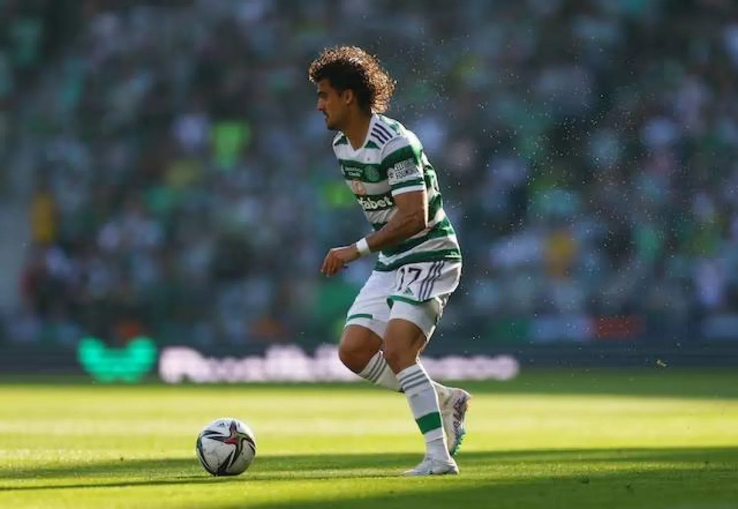 الجناح البرتغالي جوتا يعود لسيلتيك (رويترز)