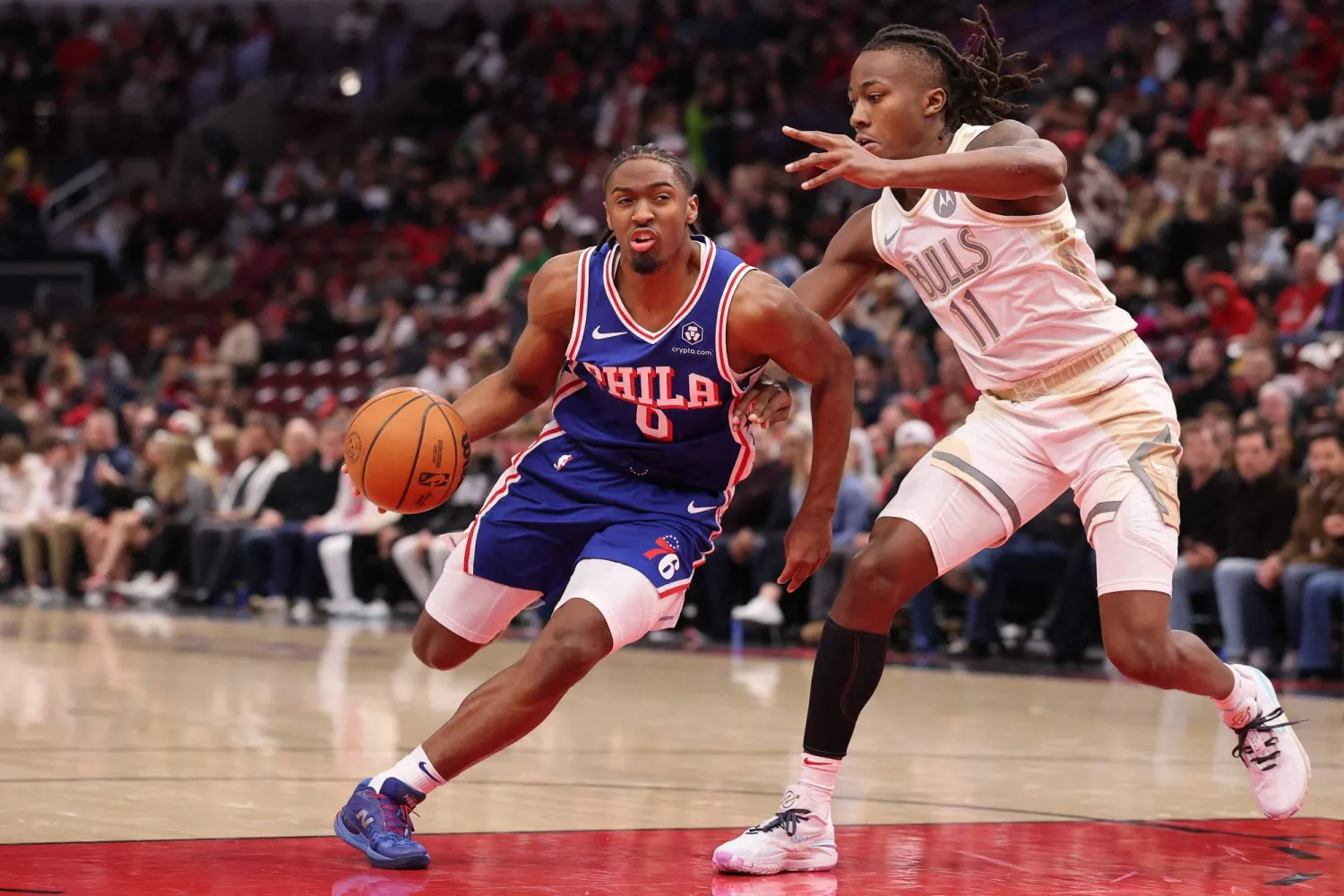 تايريز ماكسي سجّل 43 نقطة وقاد فريقه فيلادلفيا سفنتي سيكسرز إلى فرملة ضيفه لوس أنجليس ليكرز (إ.ب.أ)