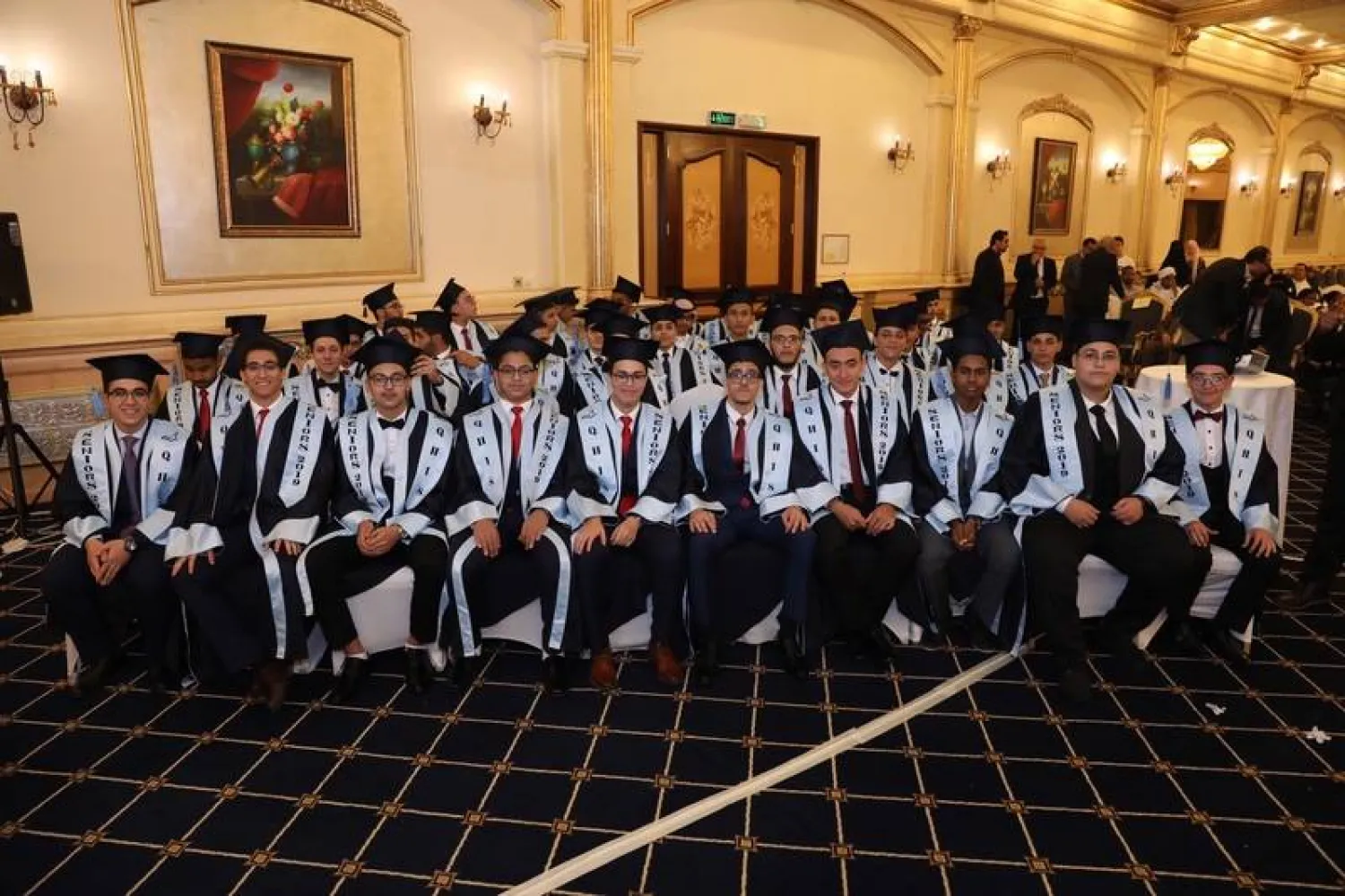 طلاب خلال حفل تخرُّج (إكس)