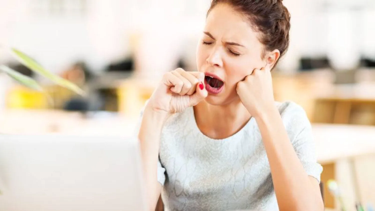 خبراء يؤكدون أن هناك مشروباً مختلفاً يمكنه أن يساعدك على بدء يومك بأفضل طريقة (رويترز)