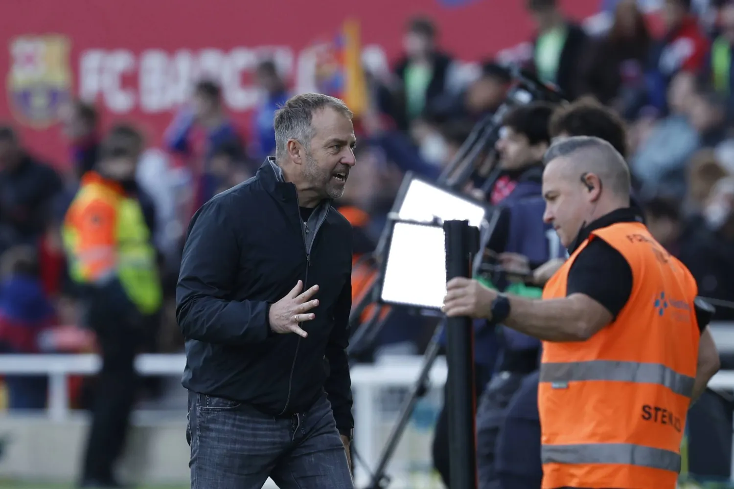 هانز فليك مدرب برشلونة (أ.ب)