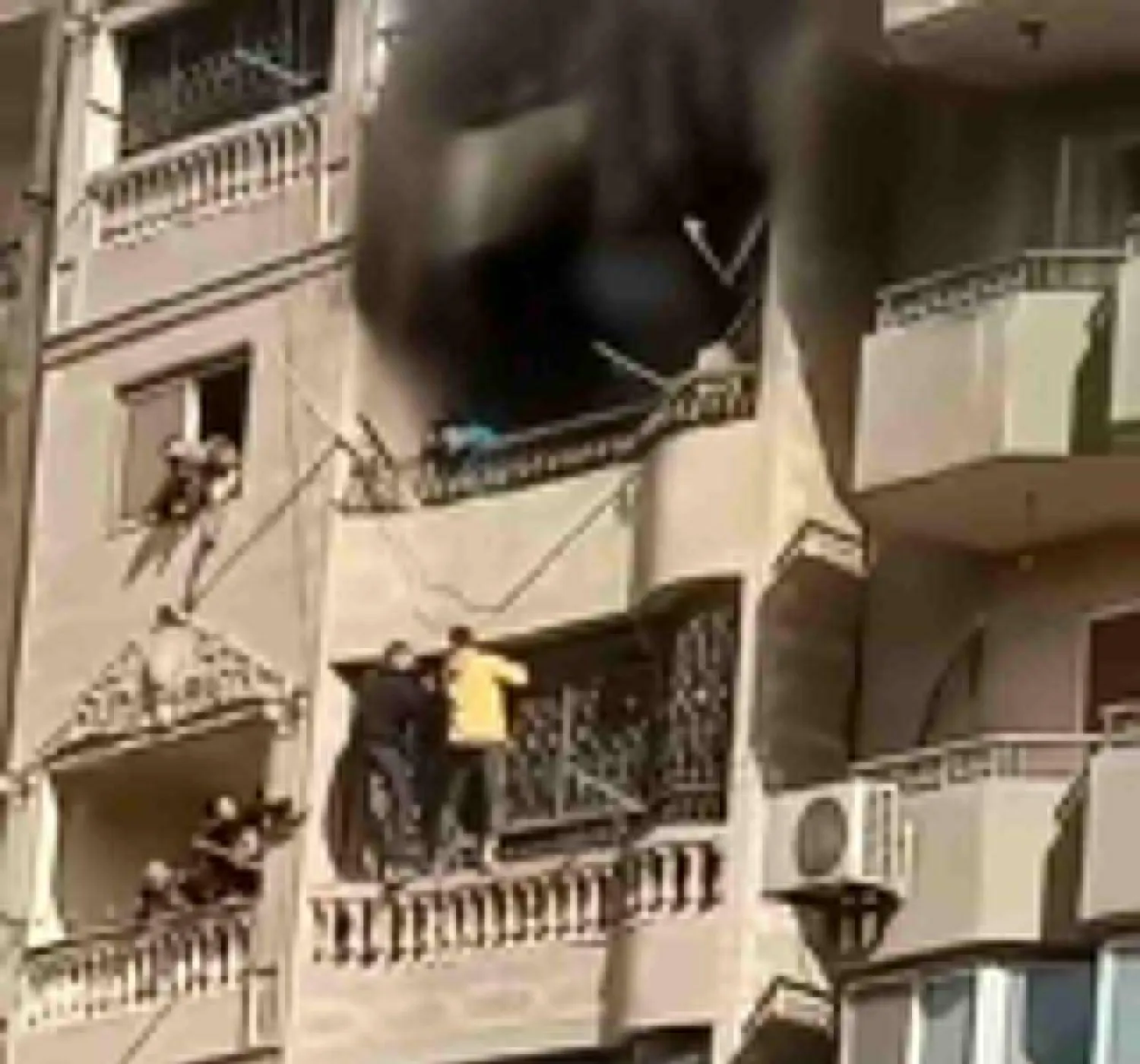 مطالبات بتكريم 3 شباب أنقذوا أطفالاً من موت محقق (فيسبوك)