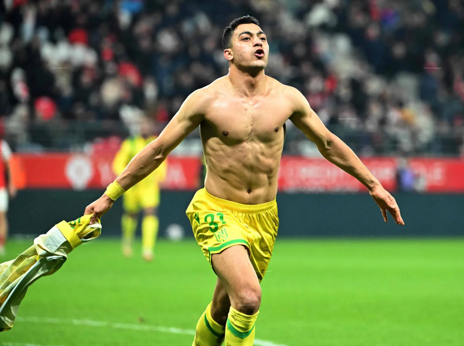 المصري مصطفى محمد يحتفل بهدفه في مرمى ريمس (أ.ف.ب) 