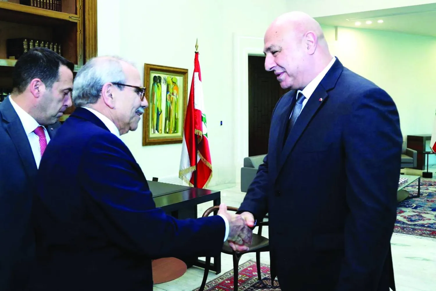 
الرئيس اللبناني جوزيف عون ورئيس الحكومة المكلف نواف سلام في القصر الجمهوري (رويترز)