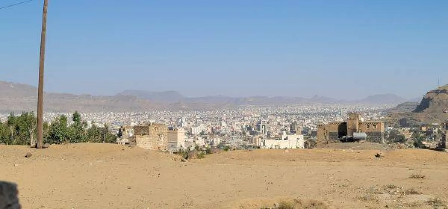 منظر عام مُطلّ على صنعاء من جهة منطقة شارع الخمسين (الشرق الأوسط)
