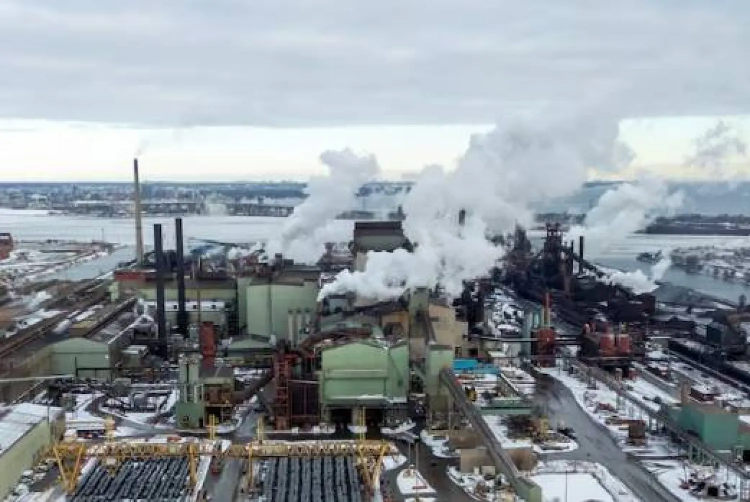 مصنع أرسيلور ميتال دوفاسكو للصلب في هاميلتون بأونتاريو (رويترز)