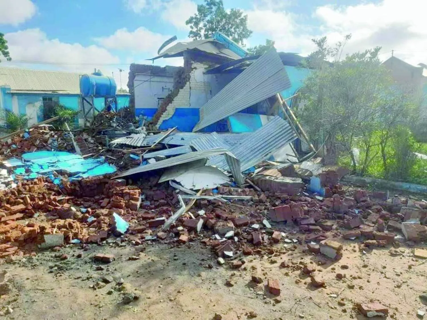 آثار قصف سابق على مدينة الفاشر (مواقع التواصل)