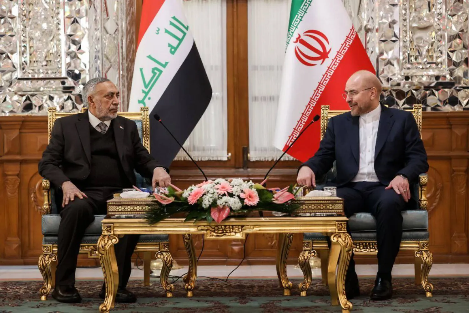 قاليباف لدى استقبال نظيره العراقي محمود المشهداني في طهران اليوم (البرلمان الإيراني)