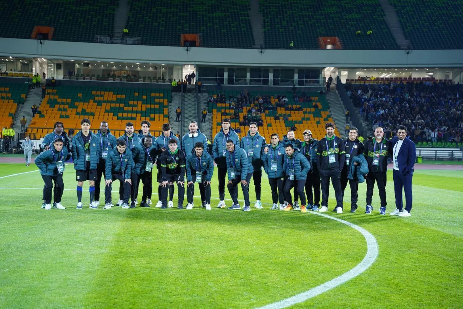 بعثة فريق الشرطة العراقي بملعب آزادي بطهران قبل مواجهة الاستقلال (نادي الشرطة)