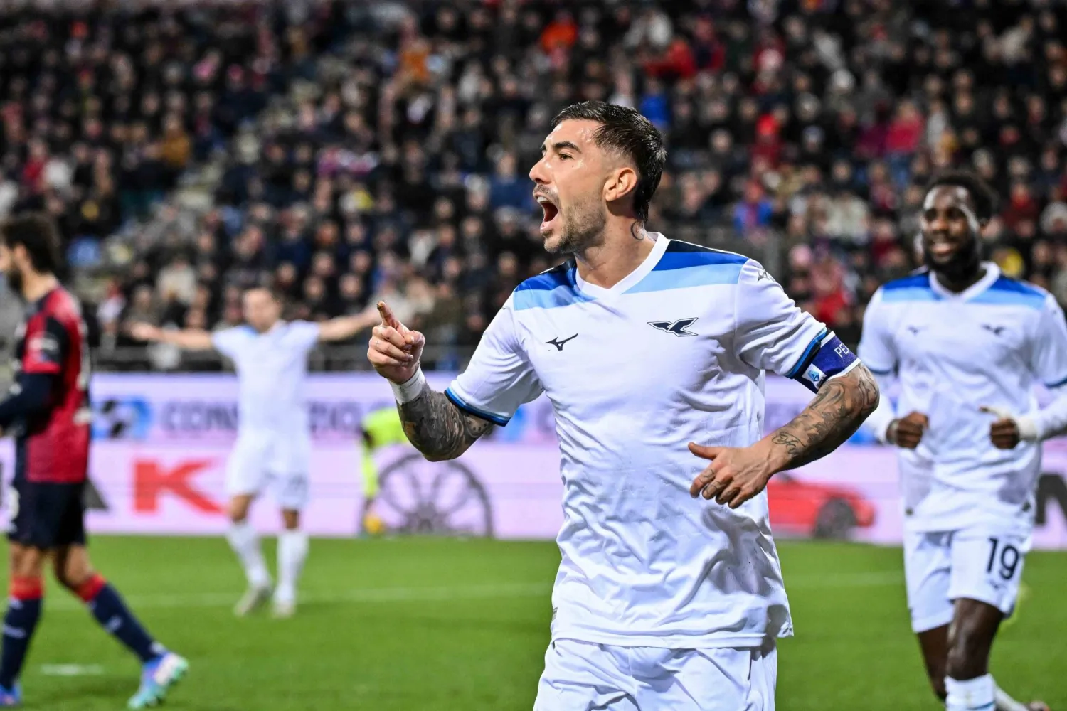 ماتيا زاكانيي أحرز باكورة أهداف لاتسيو في المباراة (د.ب.أ)