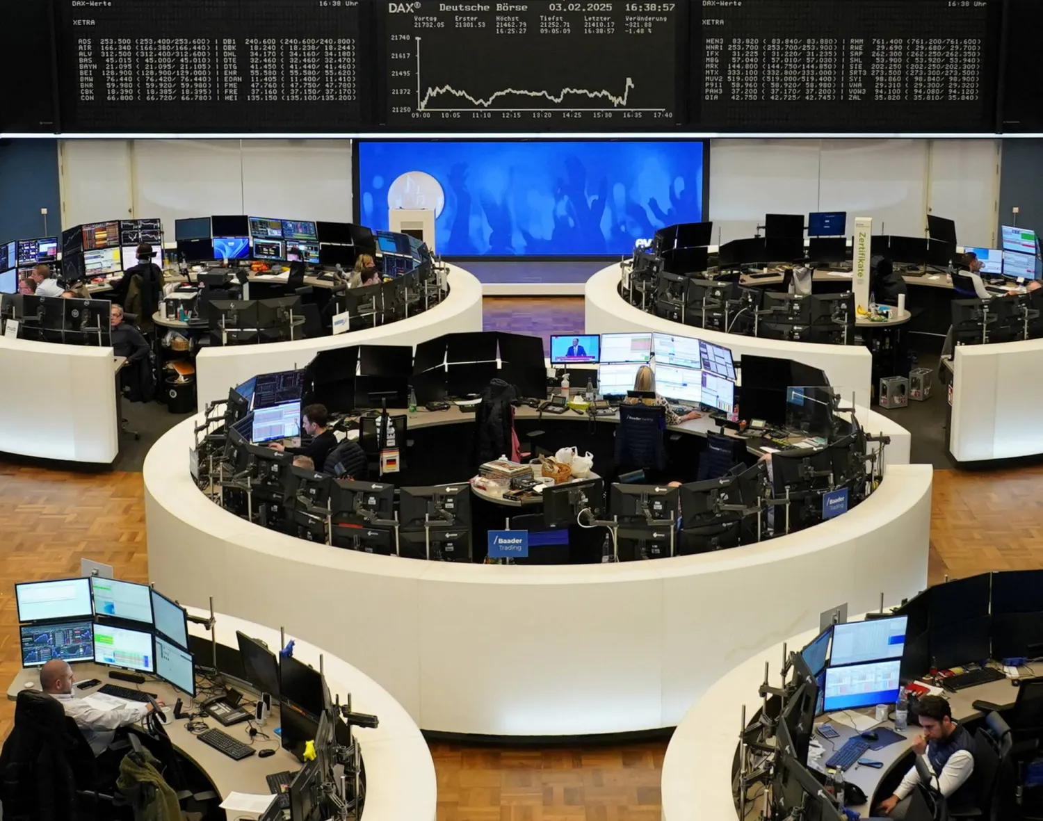 مؤشر الأسهم الألماني «داكس» في هذه الصورة الملتقطة لدى بورصة فرنكفورت (رويترز)