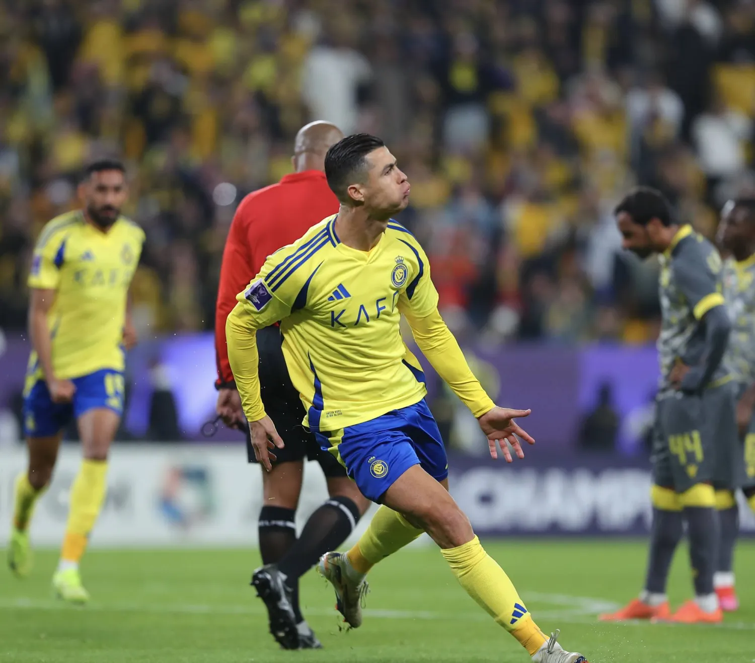 رونالدو محتفلاً بأحد أهدافه في المواجهة الآسيوية الأخيرة (تصوير: عبد العزيز النومان)