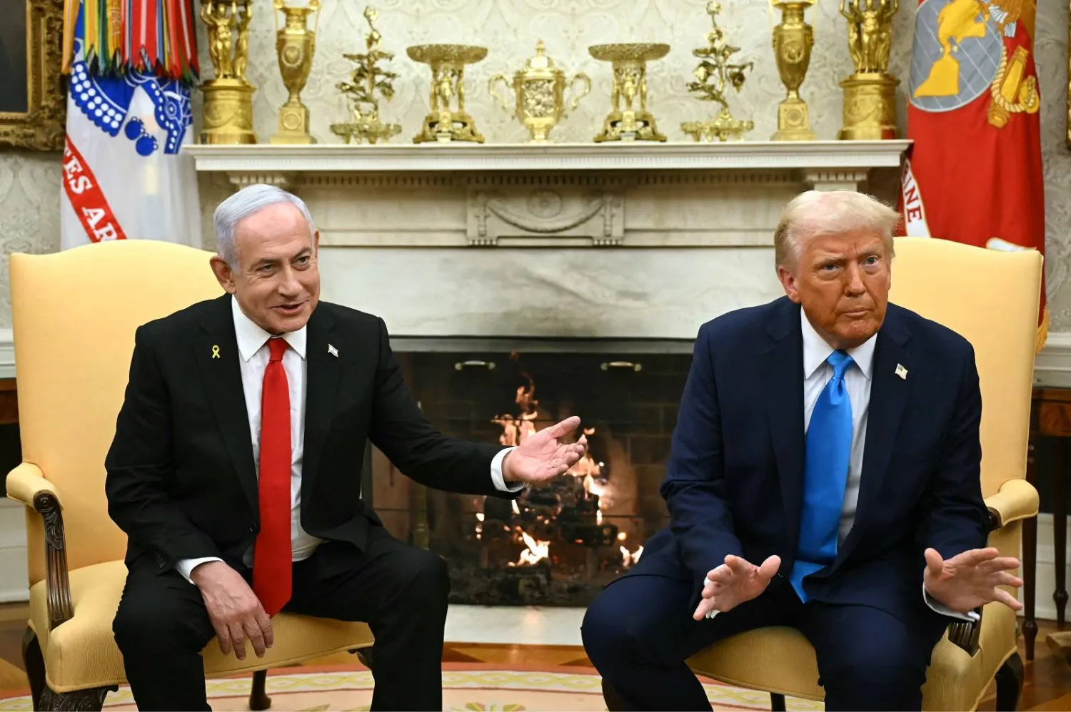 الرئيس الأميركي دونالد ترمب خلال لقاء رئيس الوزراء الإسرائيلي بنيامين نتنياهو في البيت الأبيض  (أ.ف.ب)