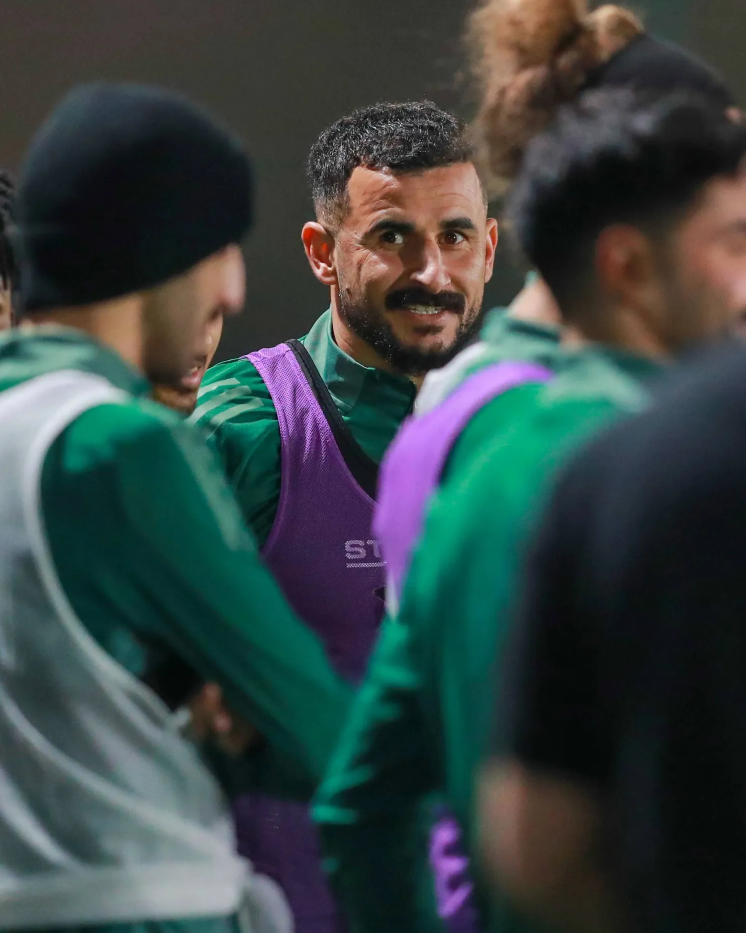 أيمن حسين في أول تدريباته مع الفريق (نادي الوكرة)