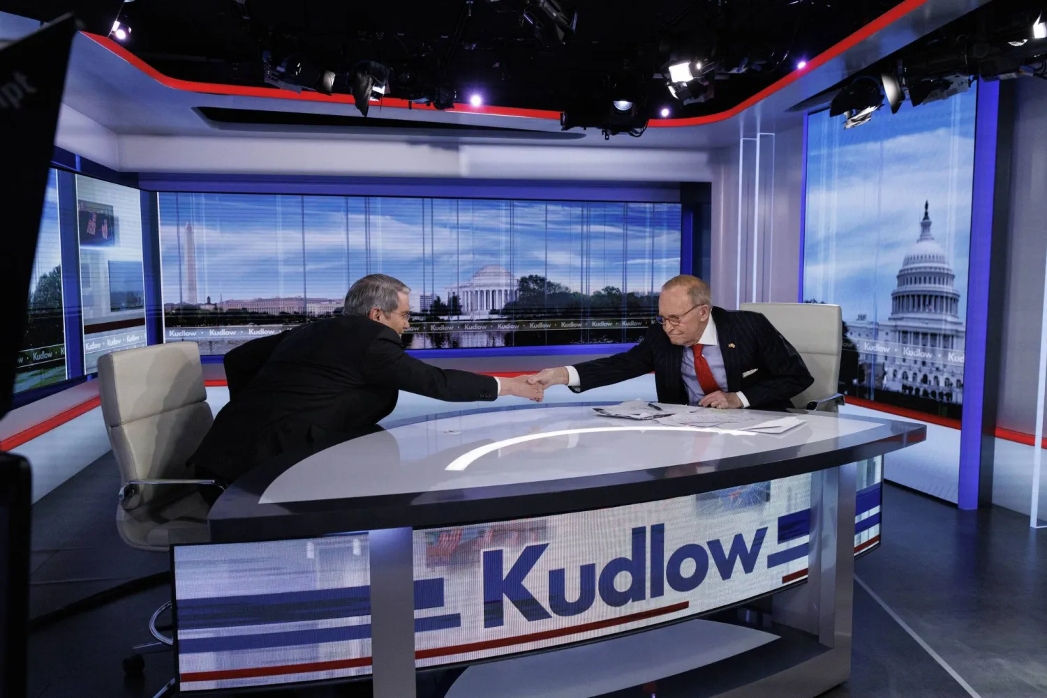 وزير الخزانة سكوت بيسنت في مقابلة مع «فوكس نيوز» (رويترز)