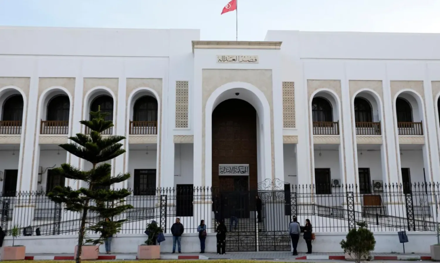 People stand outside a closed court during a nationwide strike in Tunis, Tunisia November 22, 2018. REUTERS/Zoubeir Souissi
