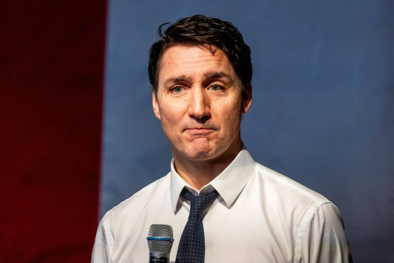 رئيس الوزراء الكندي جاستن ترودو يتحدث إلى قادة الأعمال والعمال بشأن الاستثمار والتجارة والأسواق الدولية وسط التهديد الوشيك للحمائية الأميركية (رويترز)