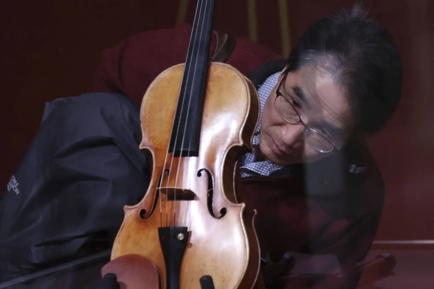 A person views the Joachim-Ma Stradivarius violin at Sotheby's auction house in New York, USA, 04 February 2025, before its live auction.  EPA/SARAH YENESEL