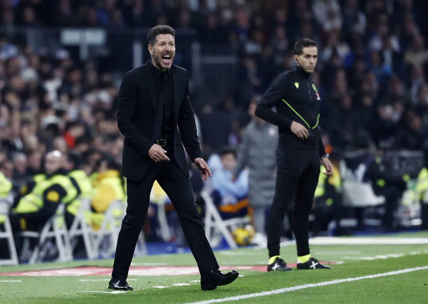 أثنى سيميوني على الحكم سيزار سوتو جرادو بعد الجدل الذي أثير قبل المباراة (رويترز)