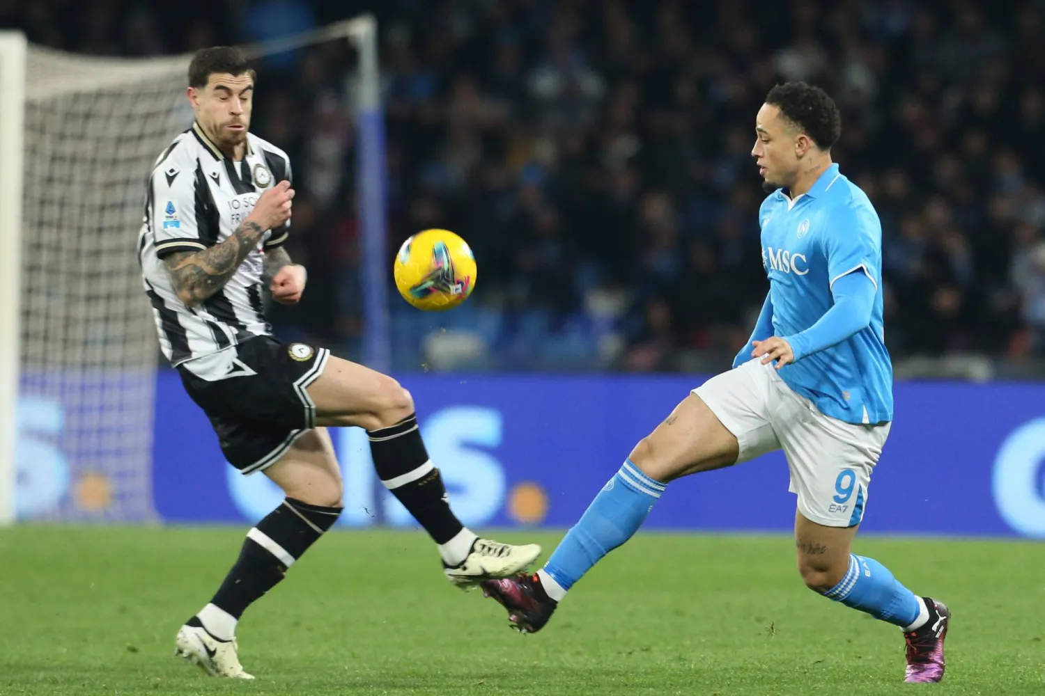 التعادل حكم مواجهة نابولي وأودينيزي (أ.ف.ب)