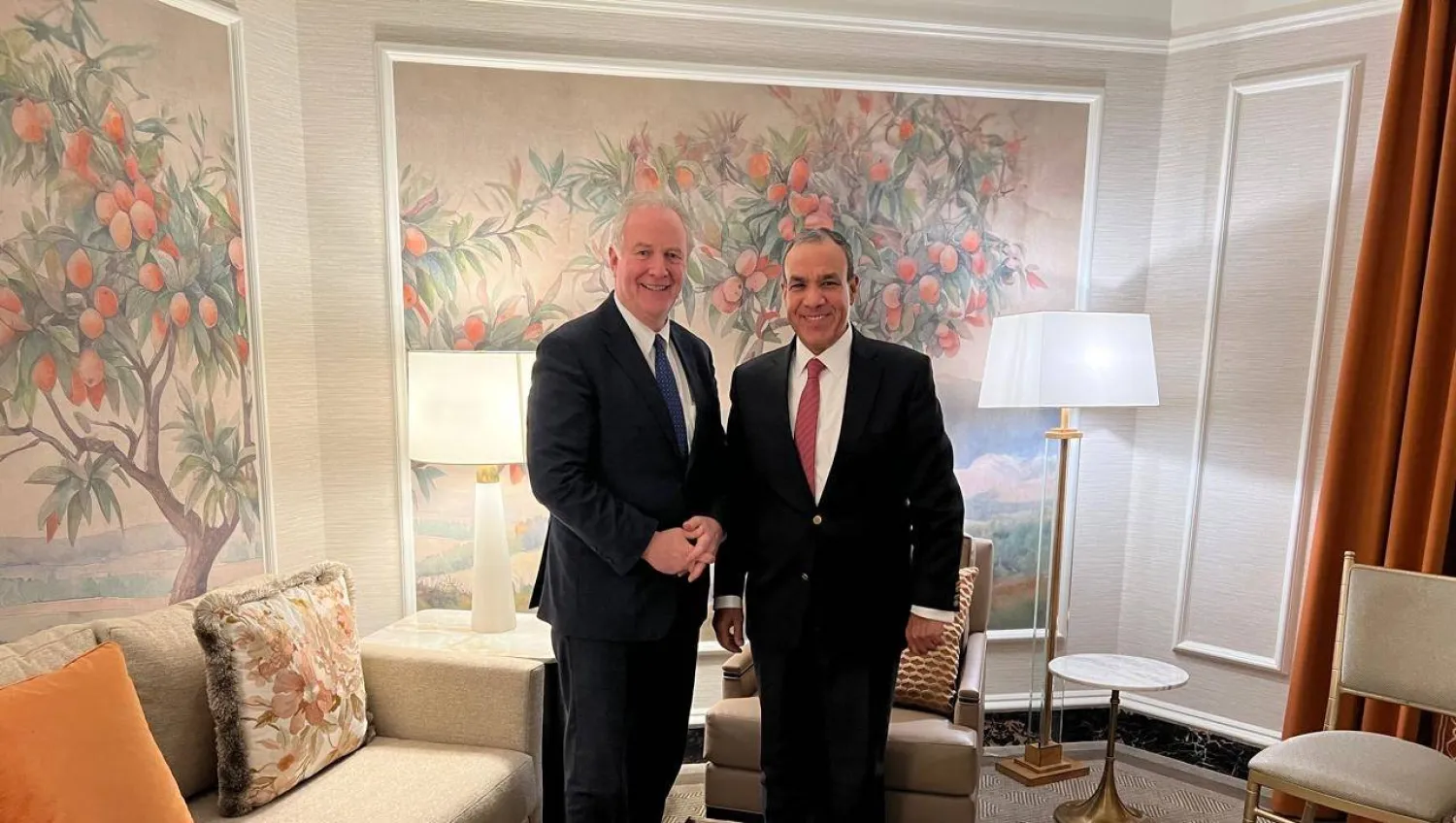 وزير الخارجية المصري بدر عبد العاطي خلال لقائه مع السيناتور كريس فان هولن بمجلس الشيوخ الأميركي (الخارجية المصرية)