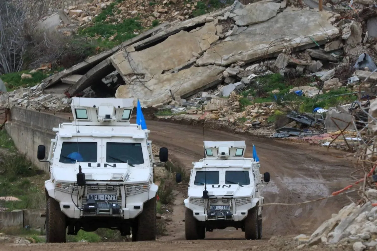 اليات قوات «يونيفيل» في جنوب لبنان «الشرق الأوسط»