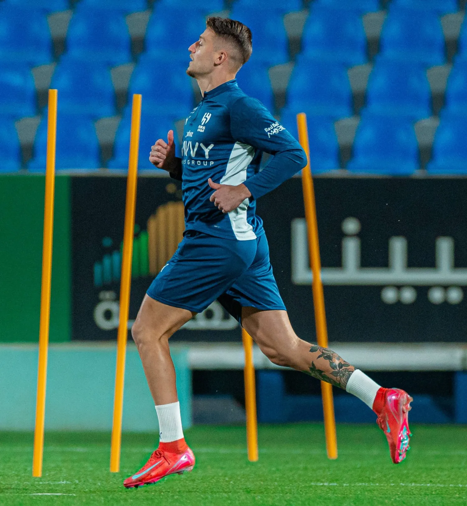 سافيتش خلال استعدادات الهلال للمباراة (نادي الهلال)