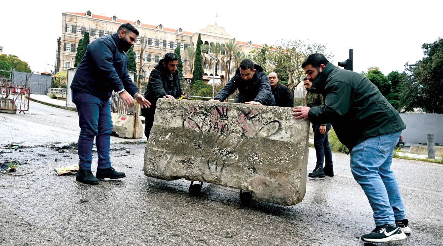 إشكالات في بيروت بعد أنباء عن منع طائرة إيرانية