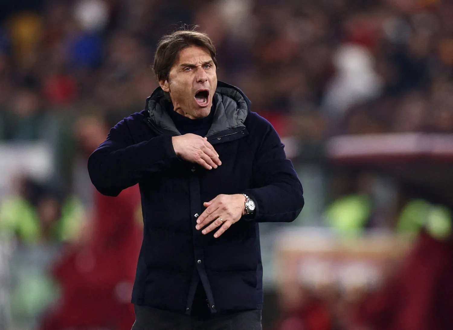 أنطونيو كونتي مدرب نابولي (رويترز)