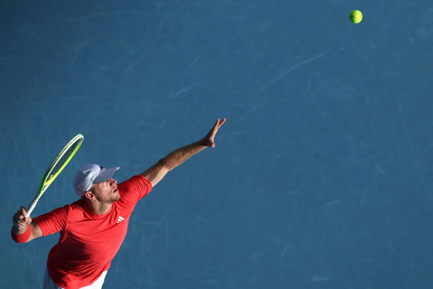 ترجم فوكينا بنجاعة ثلاث كرات لكسر إرسال الخصم (أ.ف.ب)