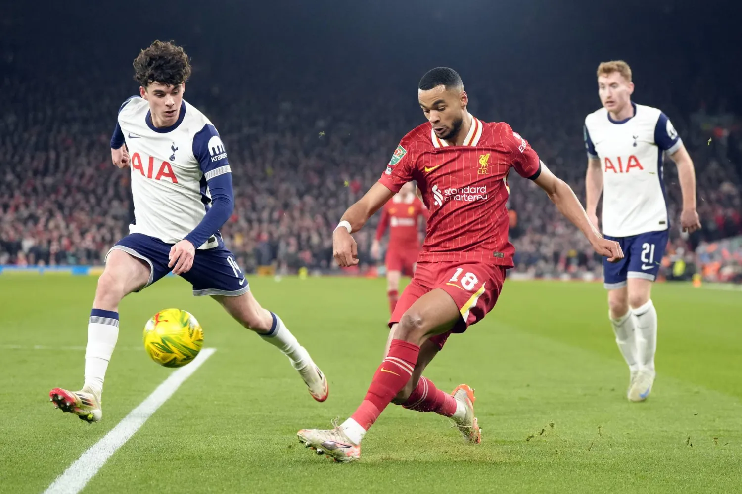 أظهر خاكبو أنه قادر على هز الشباك في اللحظات المهمة هذا الموسم (د.ب.أ)