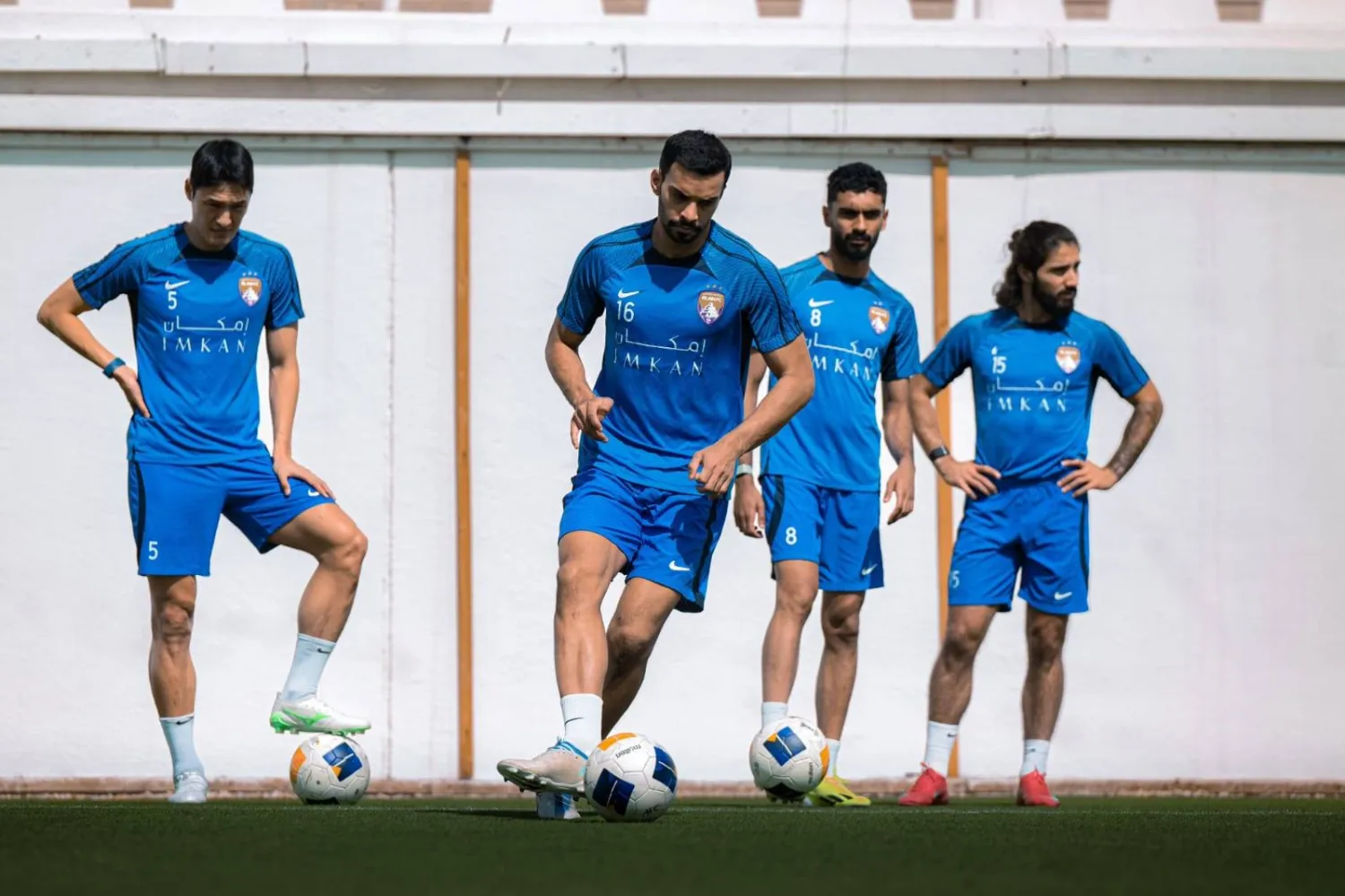 لاعبو العين الإماراتي في آخر تدريب قبل السفر للعراق (نادي العين)