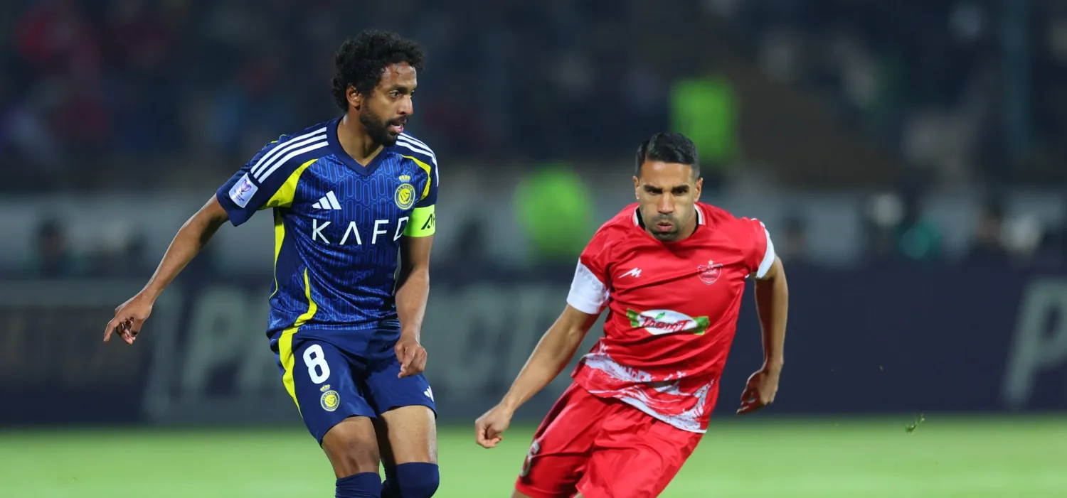 الصليهم يرتدي شارة قيادة فريق النصر (نادي النصر)