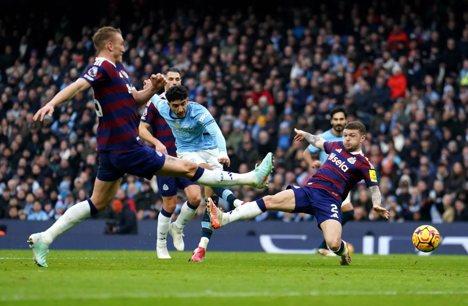 مرموش وهدفه الثاني ضمن "هاتريك" قاد به مانشستر سيتي لسحق نيوكاسل برباعية (ب.أ)