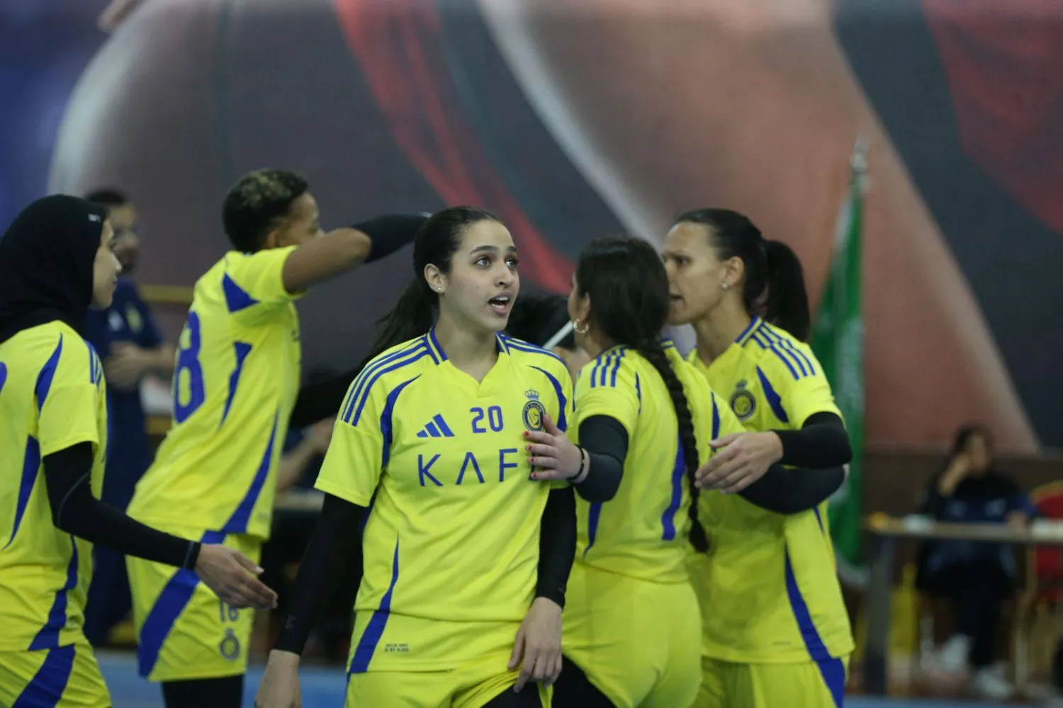 لاعبات النصر يحتفلن بالفوز على القادسية (الاتحاد السعودي للكرة الطائرة)