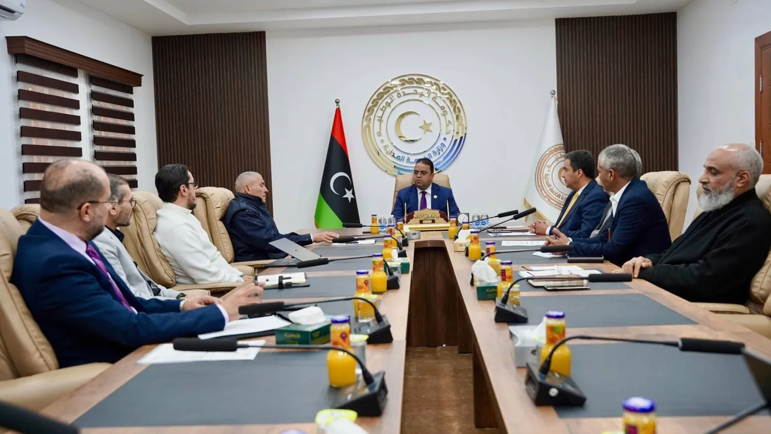 العابد خلال اجتماع لمناقشة آليات تنظيم العمالة الأجنبية في ليبيا (المكتب الإعلامي للوزارة)