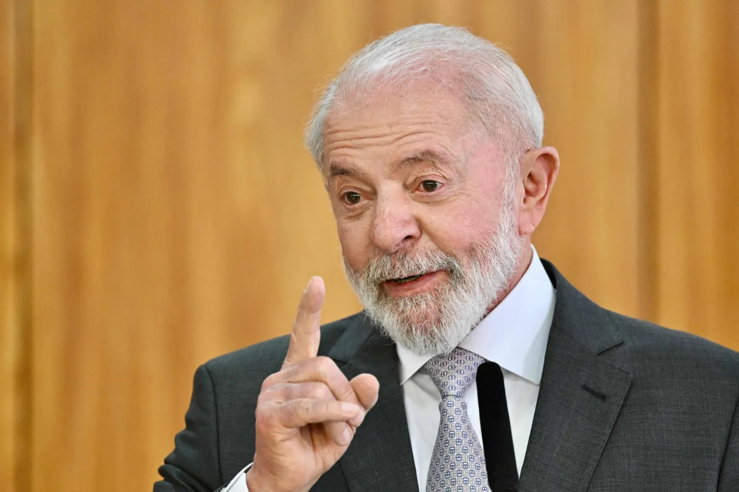 الرئيس البرازيلي لويس إيناسيو لولا دا سيلفا خلال مؤتمر صحافي بقصر بلانالتو في برازيليا - 19 فبراير 2025 (أ.ف.ب)